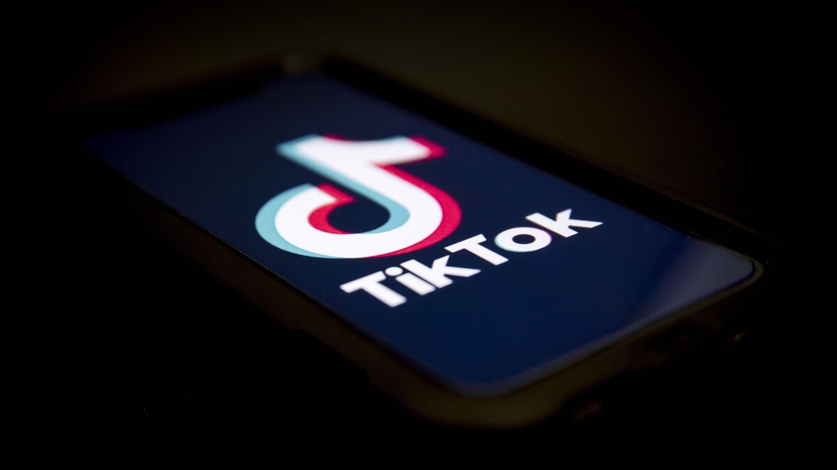 DEN HAAG - De populaire videoapp TikTok op een smartphone. ANP KOEN VAN WEEL *** THE HAGUE The popular video app TapTok on a smartphone ANP KOOEN VAN WEEL PUBLICATIONxINxGERxSUIxAUTxONLY Copyright: xHollandsexHoogtex xxANPx x423364210x