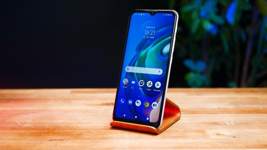 Das Design des Motorola Moto G10 ist gelungen, allerdings nicht besonders aufregend oder spannend.