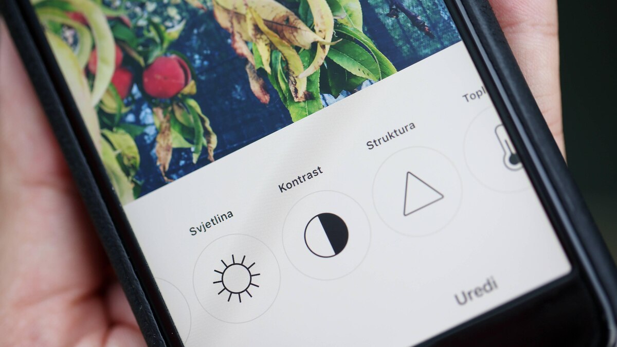 Instagram app - Zagreb, croatia 09.08.2017., <i>geld verdienen mit instagram fotos</i>, Zagreb, Croatia - Instagram application on smartphone. PUBLICATIONxINxGERxSUIxAUTxHUNxONLY BornaxFilic PIXSELL