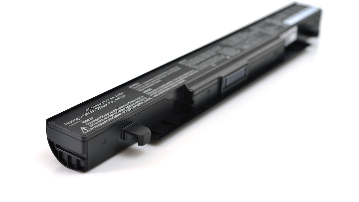 Laptop battery isolated Laptop battery isolated PUBLICATIONxINxGERxSUIxAUTxONLY Copyright: xantpkrx 13216506