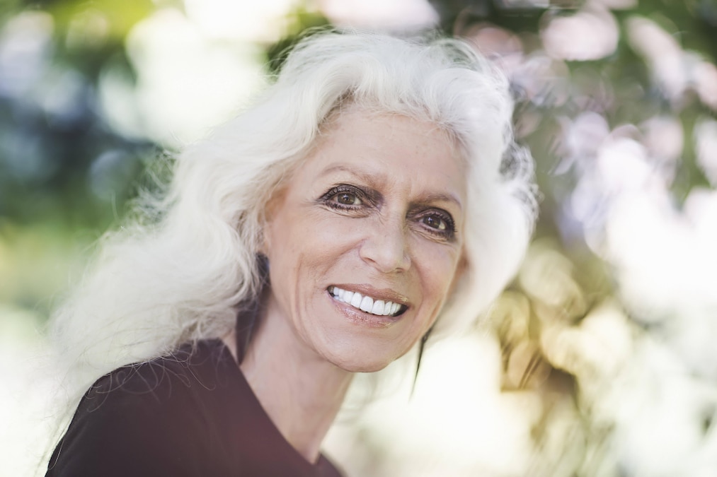 Gray haired woman smiling with confidence, 13.10.2014, Copyright: xChadxSpringerx, model released, wearing,looking at camera,gray hair,focus on foreground,head and shoulders,lens flare,portrait,style,elegance,freedom,glamour,confidence,happiness,relaxation,70 to 74 years,caucasian ethnicity,female,woman,senior woman,only one senior woman,one person,outdoors,day,smiling,grandmother,long hair,sunlight,leisure,hip,October 2014 Release,Caucasian Ethnicity,Senior Adult,70-79 Years,70-74 Years,Female,Women,Family