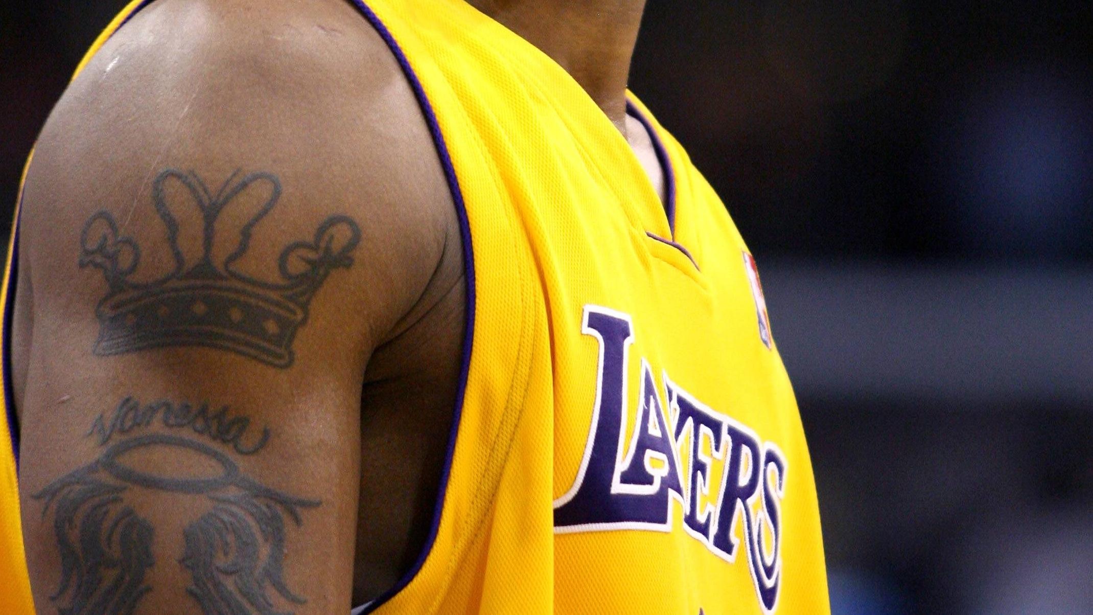 Krone-Tattoos: Ein Zeichen von Monarchie und Herrschaft Krone-Tattoos: Ein Zeichen von Monarchie und Herrschaft