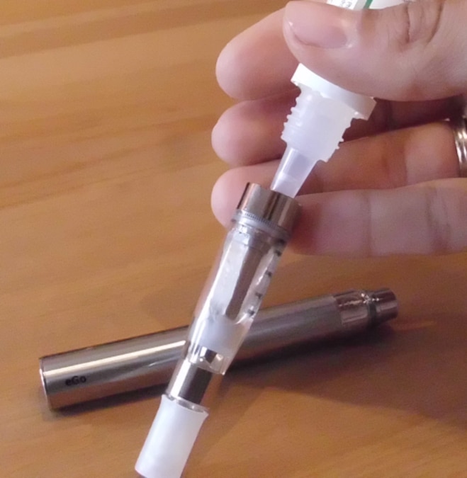 E-Zigarette: Liquid einfllen und wechseln - so geht's | FOCUS.de E-Zigarette: Liquid einfllen und wechseln - so geht's | FOCUS.de