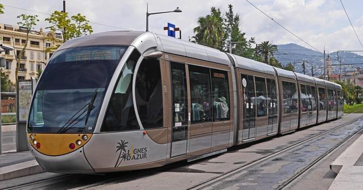 Welche Voraussetzungen müssen erfüllt sein, um eine Straßenbahn von links zu überholen? Welche Voraussetzungen müssen erfüllt sein, um eine Straßenbahn von links zu überholen?